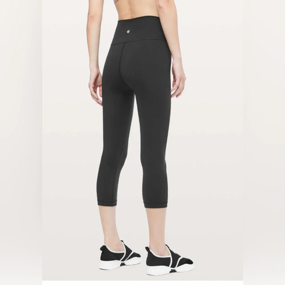 Lululemon Wunder Under Crop (Hi-Rise) *Full-On Luxtreme 21"
Black - Picture 2 of 6